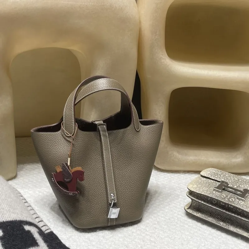 Alternative view of Hermes Shopping Bags-101