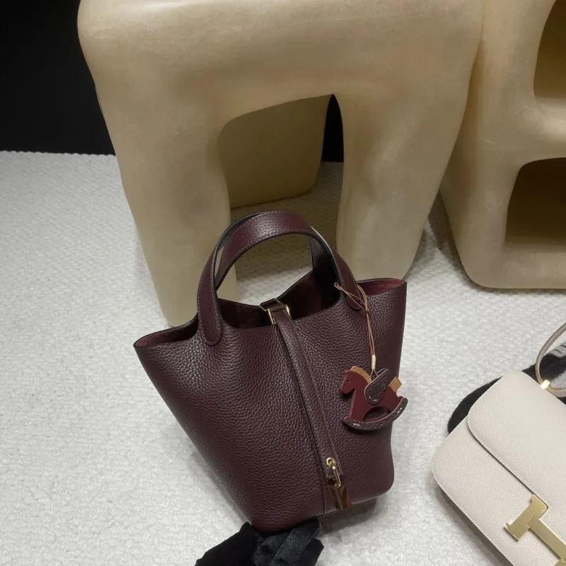 Alternative view of Hermes Shopping Bags-108