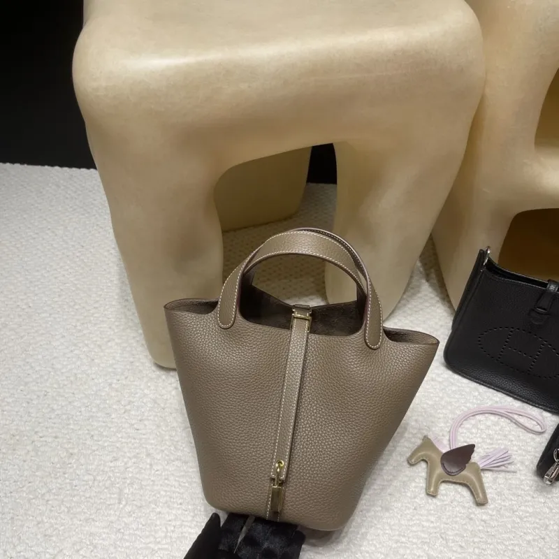 Hermes Shopping Bags-109