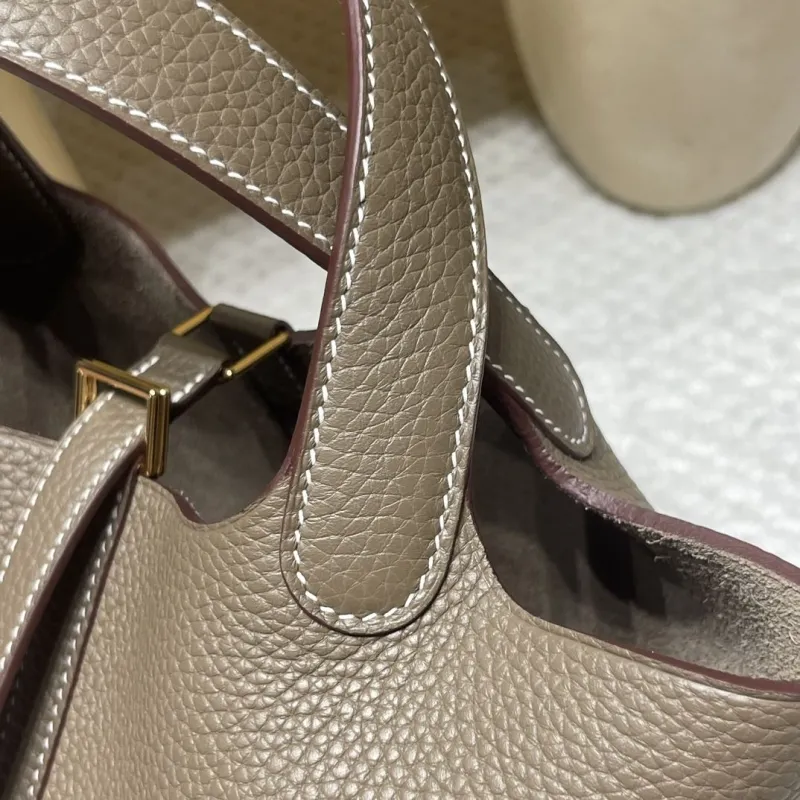 Alternative view of Hermes Shopping Bags-109
