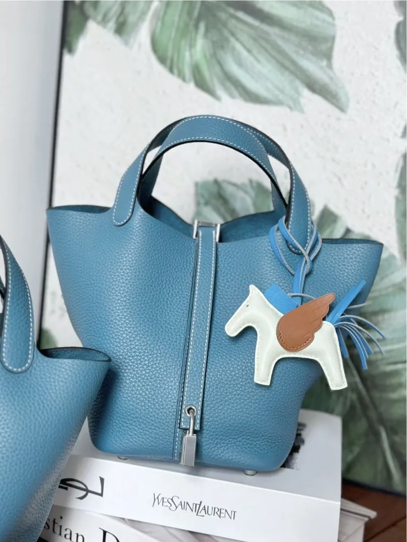 Alternative view of Hermes Shopping Bags-111
