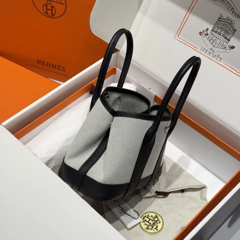 Alternative view of Hermes Shopping Bags-112