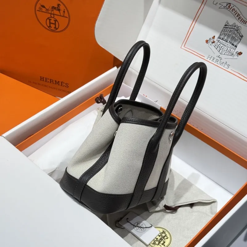 Alternative view of Hermes Shopping Bags-114