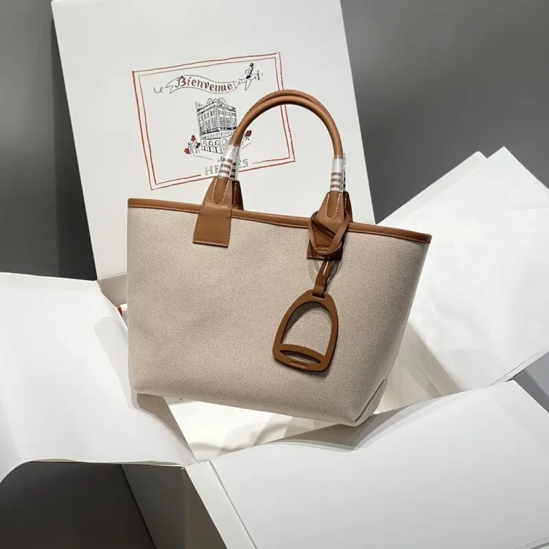 Alternative view of Hermes Shopping Bags-119