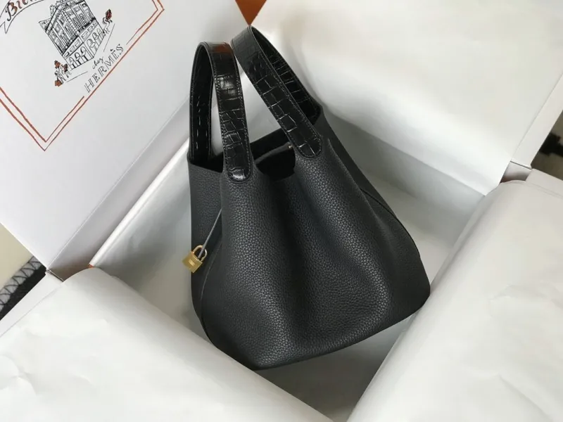 Alternative view of Hermes Shopping Bags-129