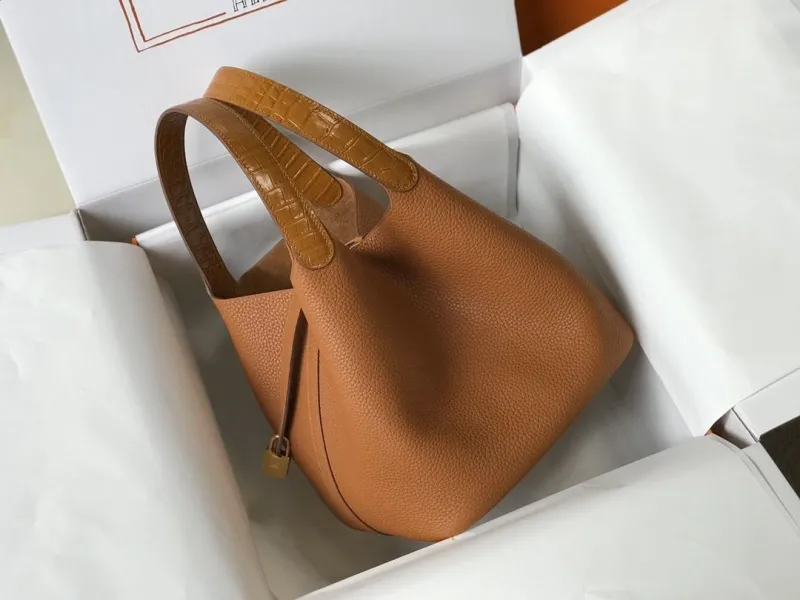 Alternative view of Hermes Shopping Bags-131