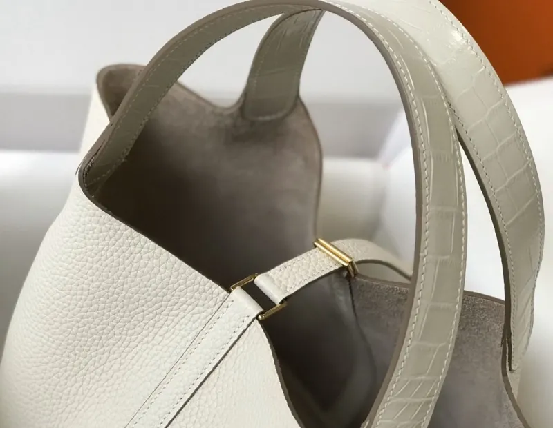 Hermes Off-White Leather Bucket Tote Bag - Image 4
