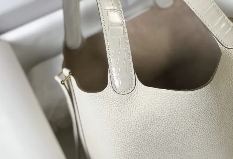 Hermes Off-White Leather Bucket Tote Bag - Image 8