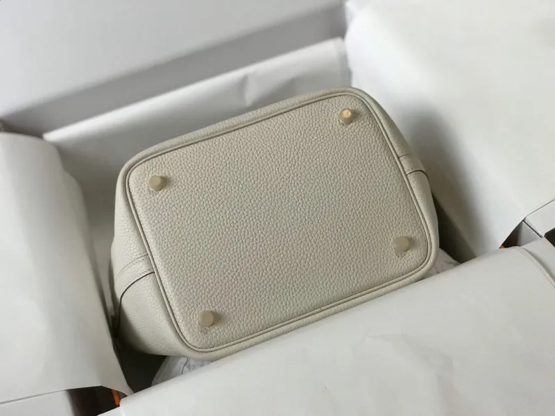 Hermes Off-White Leather Bucket Tote Bag - Image 9