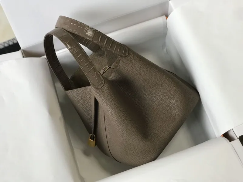 Alternative view of Hermes Shopping Bags-135