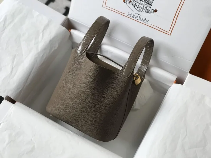 Alternative view of Hermes Shopping Bags-136