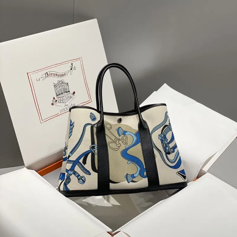 Alternative view of Hermes Shopping Bags-141