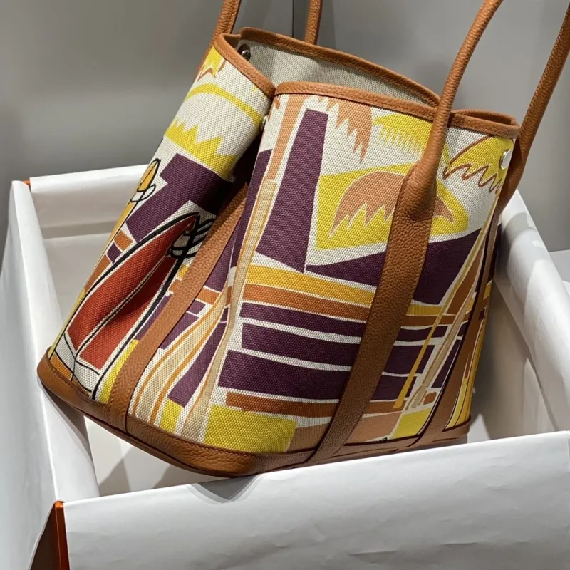 Hermes Tropical Print Tote Bag 142 - Image 3