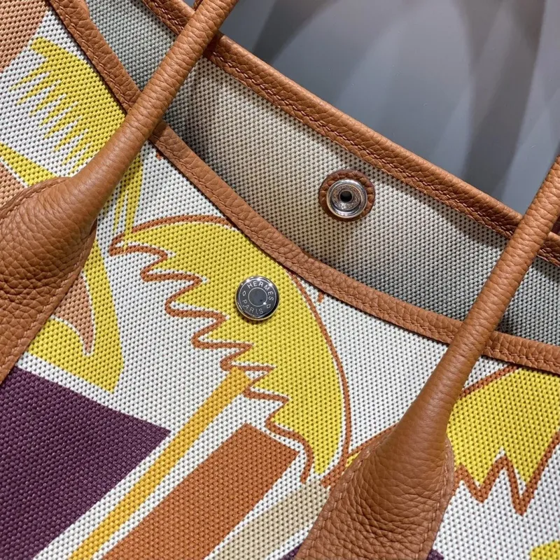 Hermes Tropical Print Tote Bag 142 - Image 4