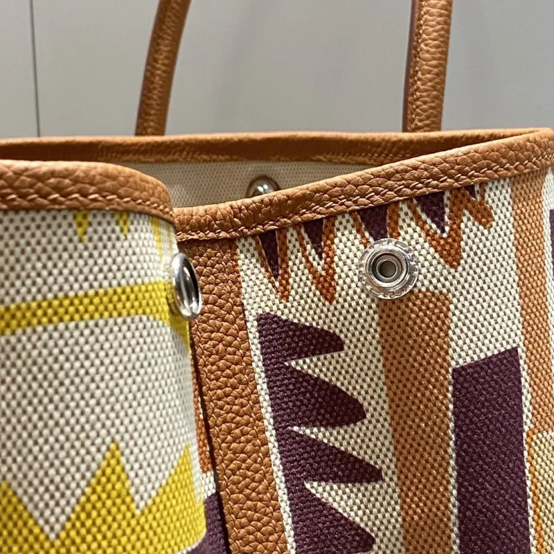 Hermes Tropical Print Tote Bag 142 - Image 6