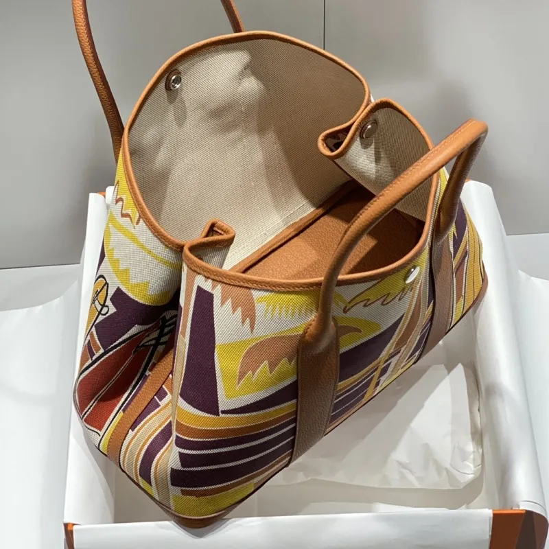 Hermes Tropical Print Tote Bag 142 - Image 7