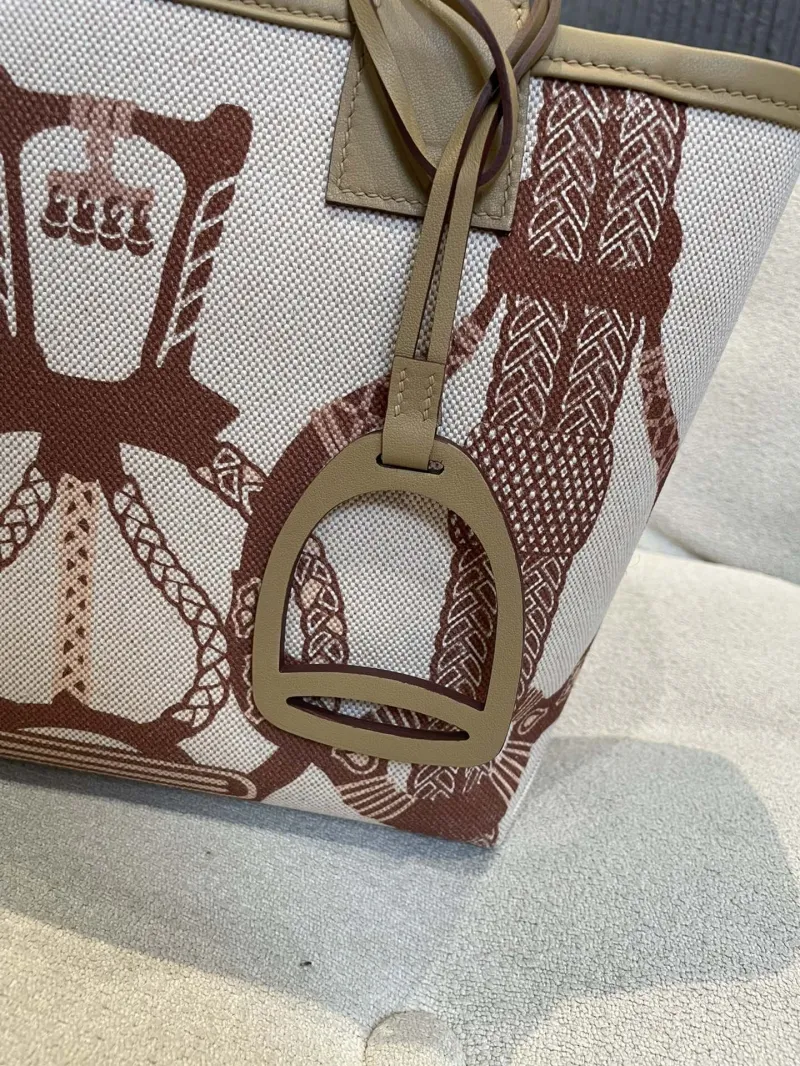 Alternative view of Hermes Beige Brown Pattern Tote Bag 151