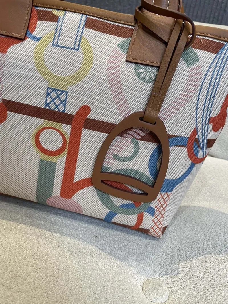Alternative view of Hermes Multicolor Print Tote Bag SKU 155