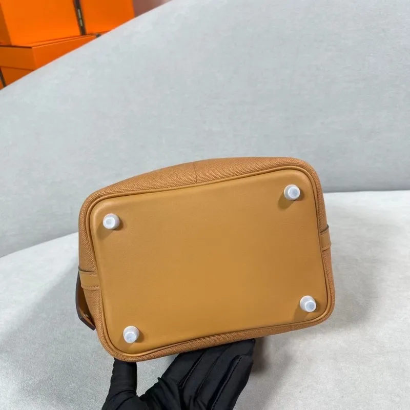 Hermes Tan Bucket Handbag 161 - Image 7