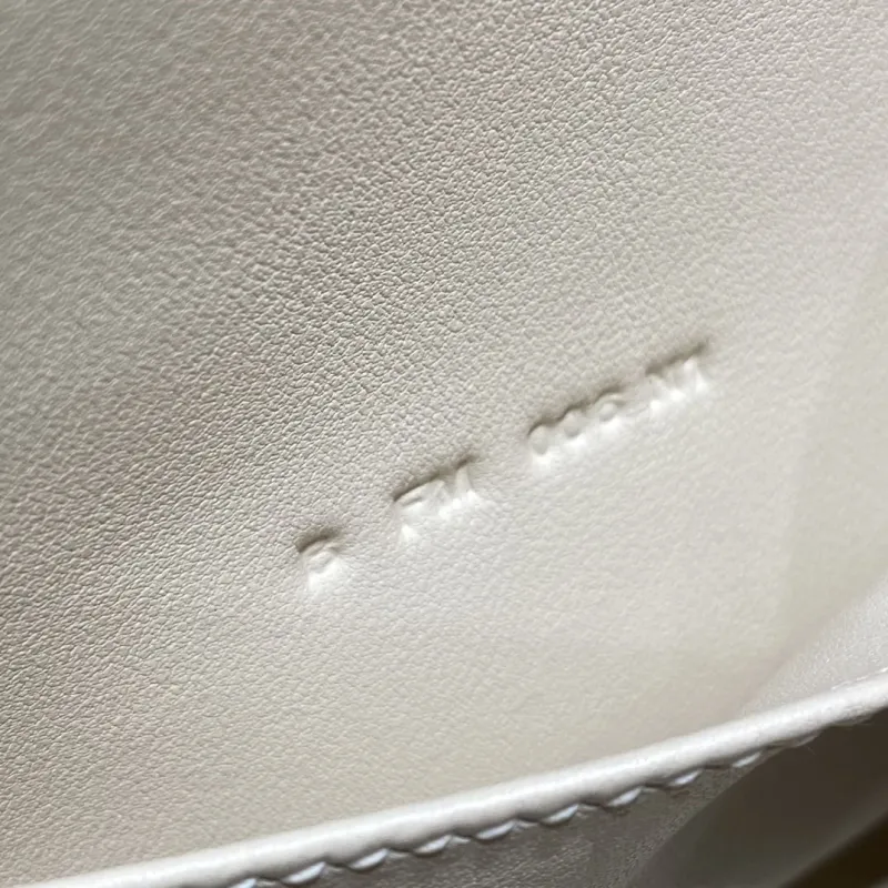 Hermes 23 Cream Top Handle Leather Handbag - Image 8