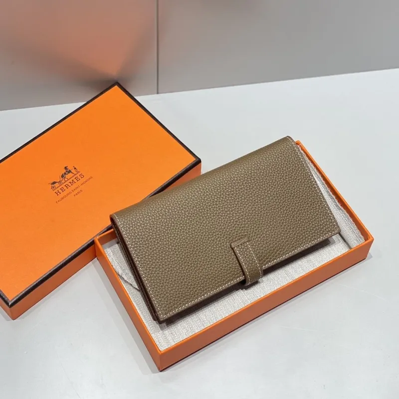 Alternative view of Hermes Wallets-57