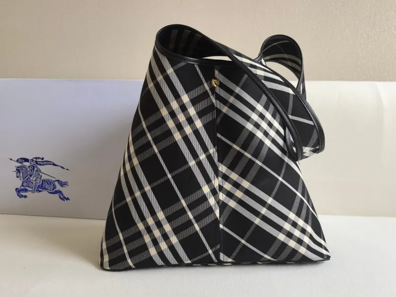 Alternative view of Burberry Bucket Bags-28