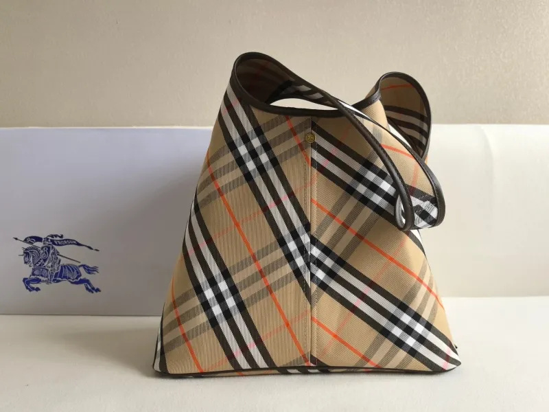 Alternative view of Burberry Bucket Bags-29