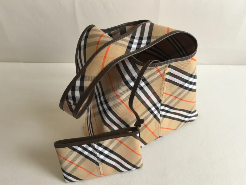 Burberry Archive Check Hobo Bag with Mini Pouch - Image 3