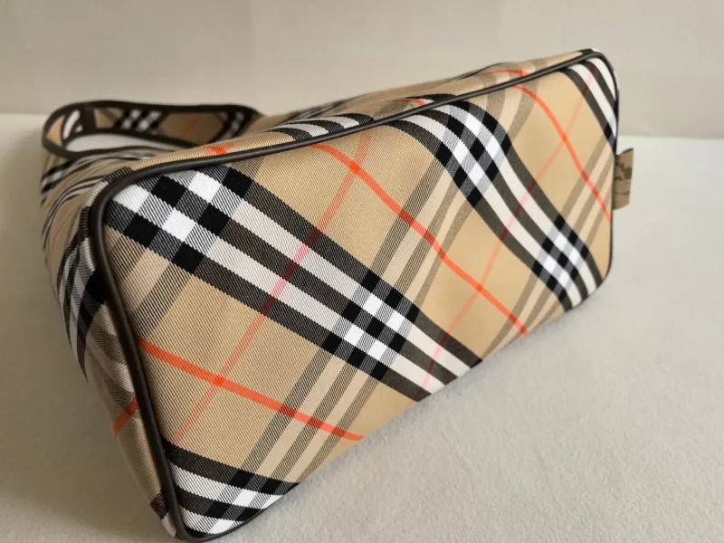 Burberry Archive Check Hobo Bag with Mini Pouch - Image 5