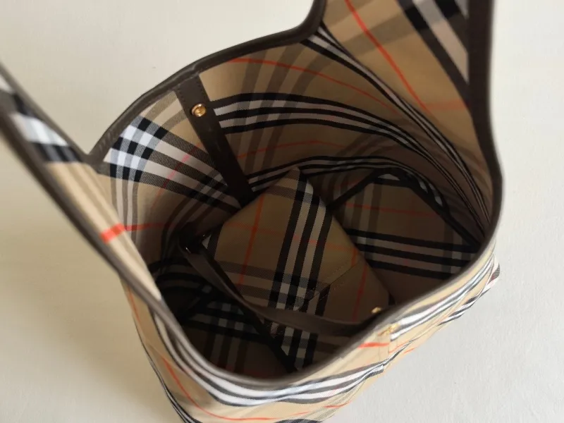 Burberry Archive Check Hobo Bag with Mini Pouch - Image 7