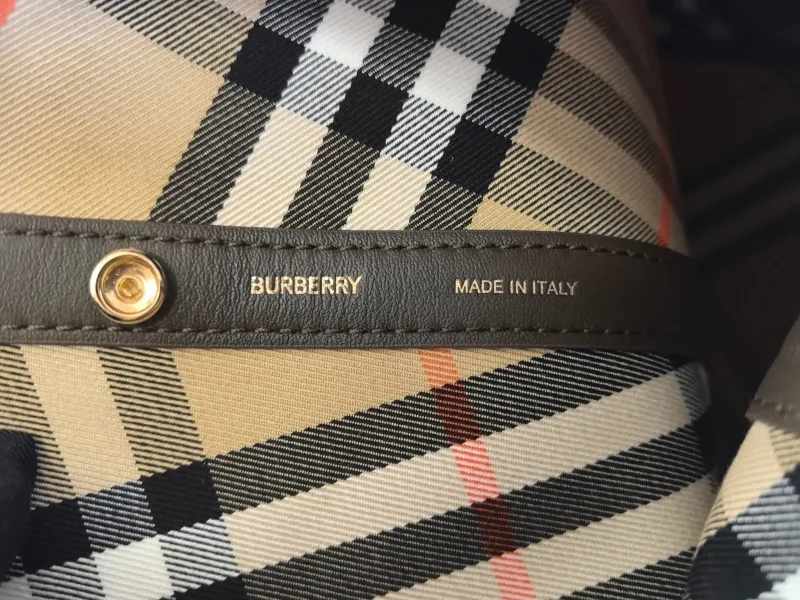 Burberry Archive Check Hobo Bag with Mini Pouch - Image 8