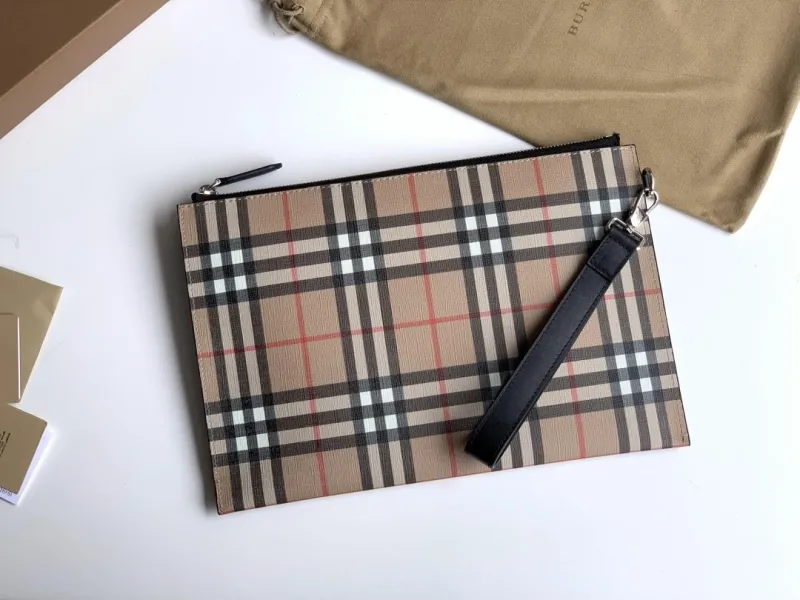 Burberry Vintage Check Wristlet Clutch Bag - Image 3