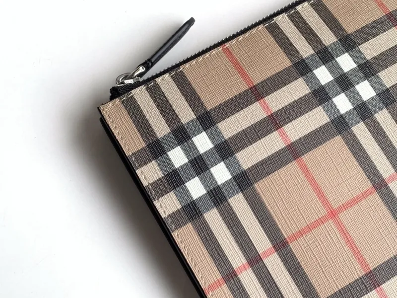 Burberry Vintage Check Wristlet Clutch Bag - Image 4