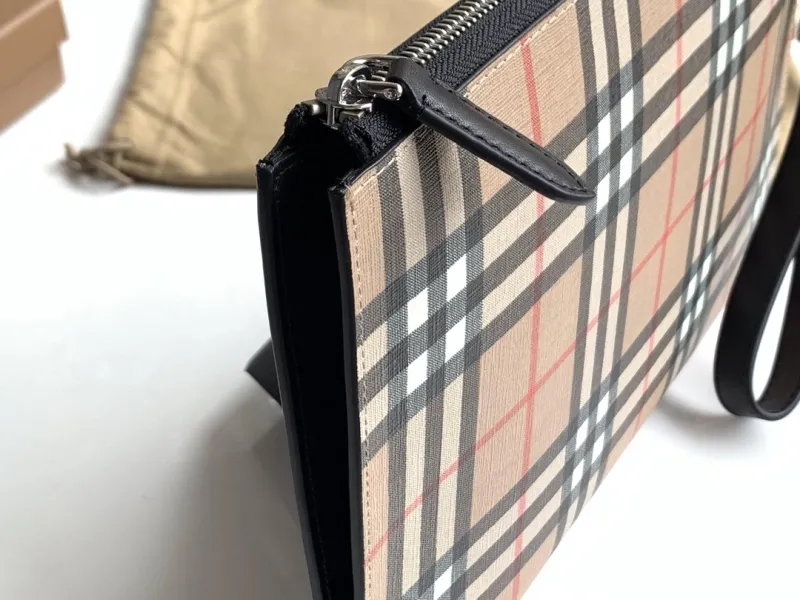 Burberry Vintage Check Wristlet Clutch Bag - Image 6