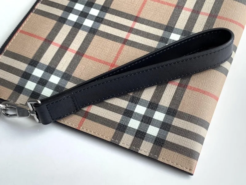 Burberry Vintage Check Wristlet Clutch Bag - Image 9