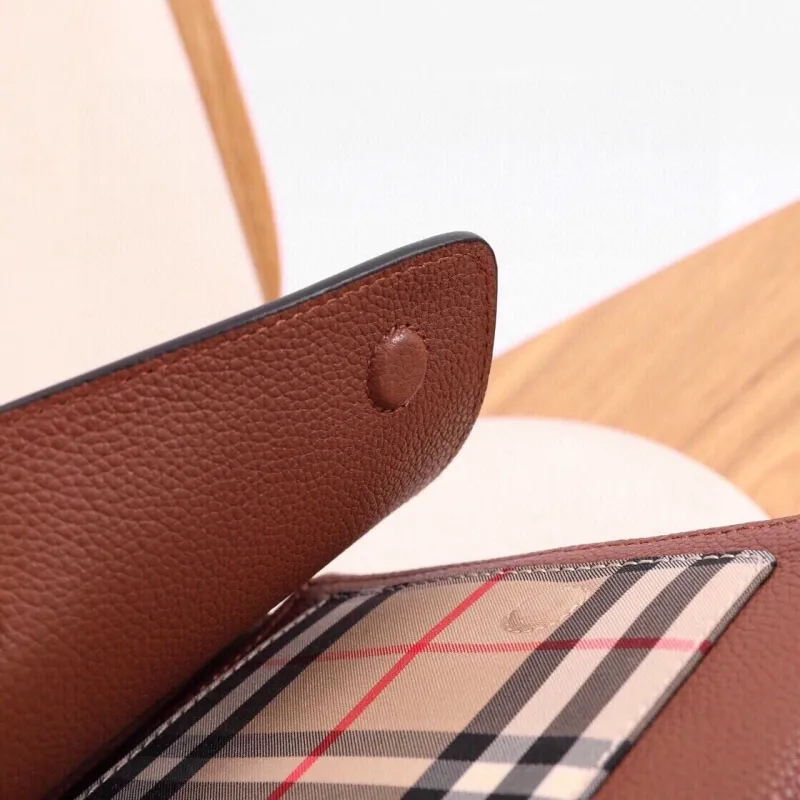 Burberry Brown Leather Crossbody Bag - Image 8