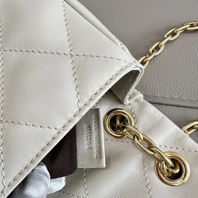 Burberry White Quilted Chain Satchel Bag - Image 8