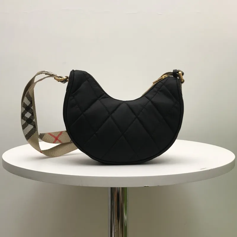 Burberry Black Quilted Crescent Shoulder Bag - Image 5