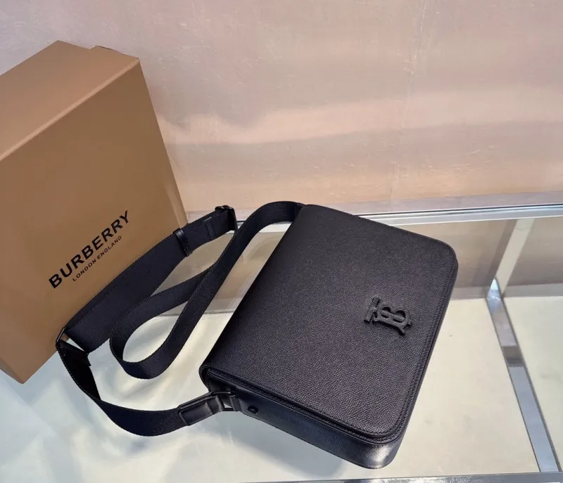 Burberry Black Leather Crossbody Messenger Bag - Image 4