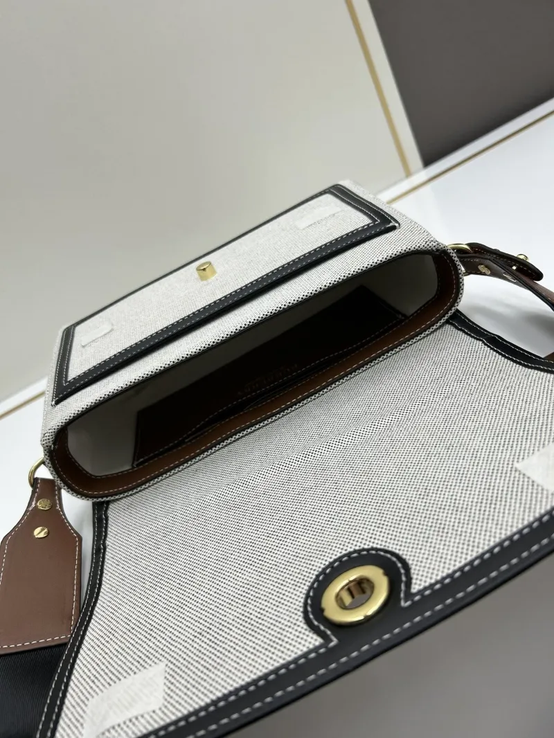 Burberry Light Gray Crossbody Satchel Bag 8350 - Image 7