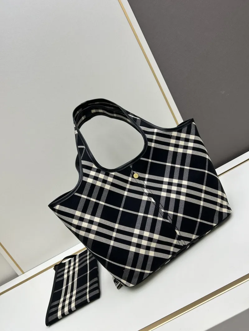 Burberry Black White Check Tote Bag 8092 - Image 3