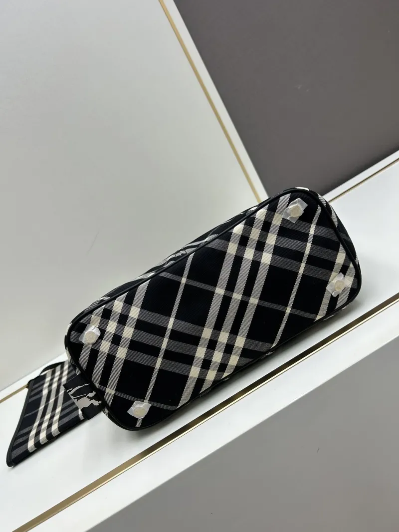Burberry Black White Check Tote Bag 8092 - Image 4