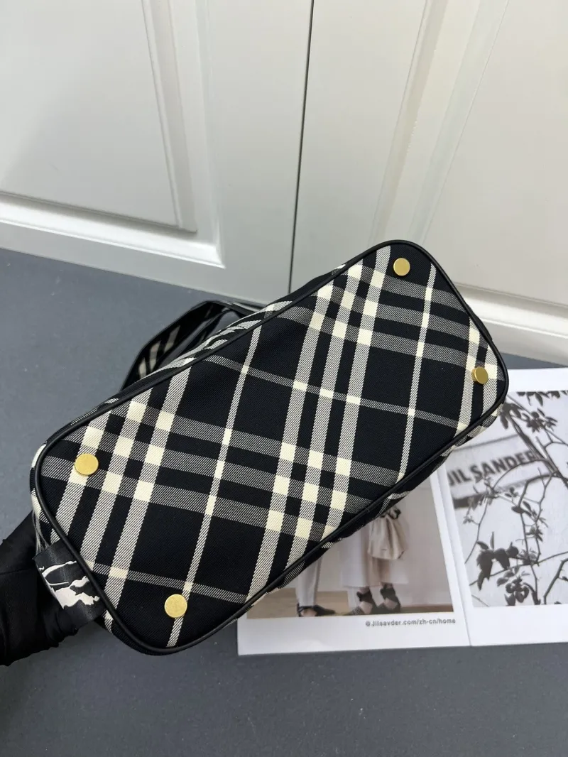 Burberry Shopping Bags-10 - Image 7