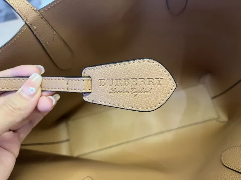 Burberry Shopping Bags-22 - Image 8