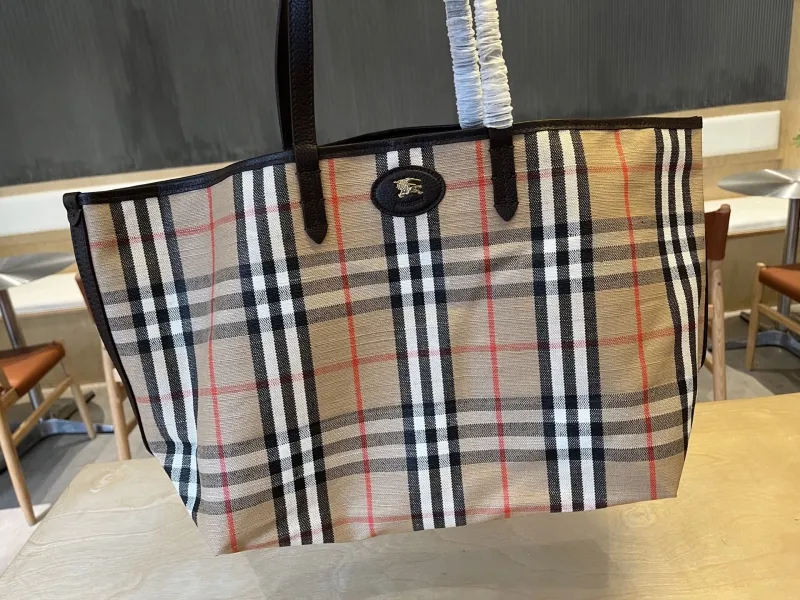 Burberry Signature Check Tote Bag - Image 3