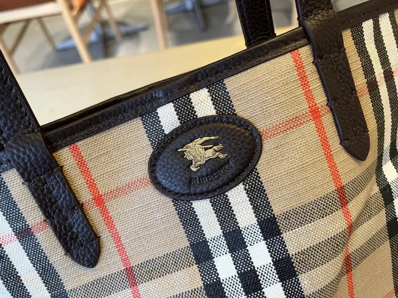 Burberry Signature Check Tote Bag - Image 4