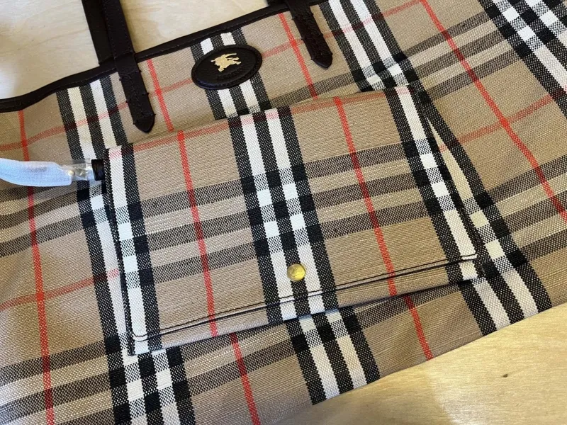 Burberry Signature Check Tote Bag - Image 5