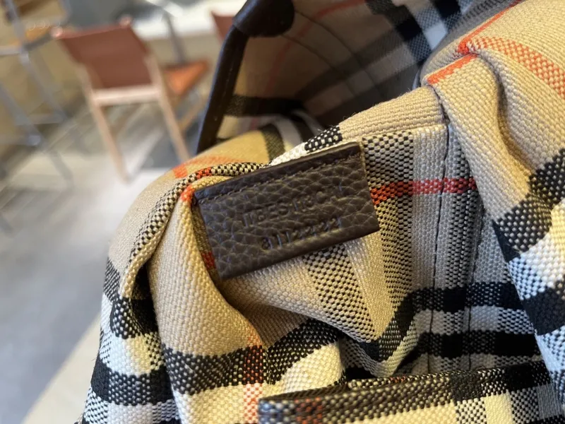 Burberry Signature Check Tote Bag - Image 7