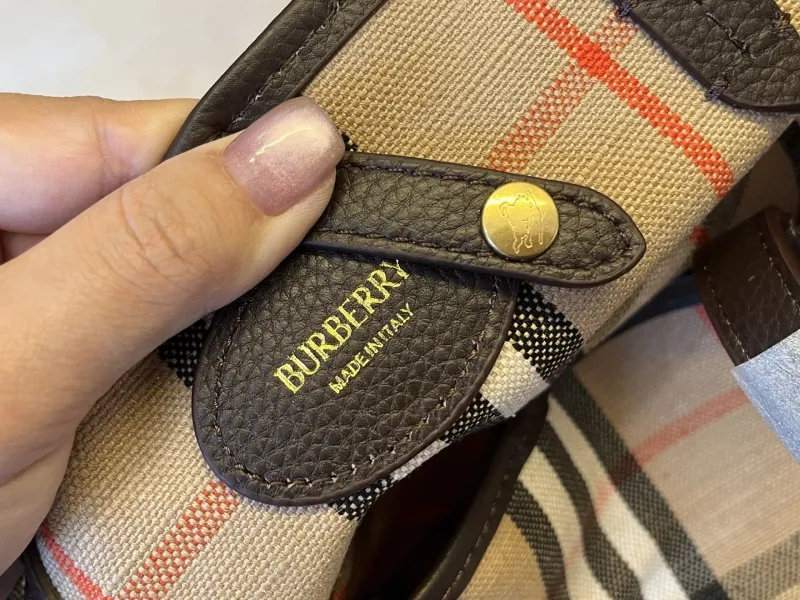 Burberry Signature Check Tote Bag - Image 8