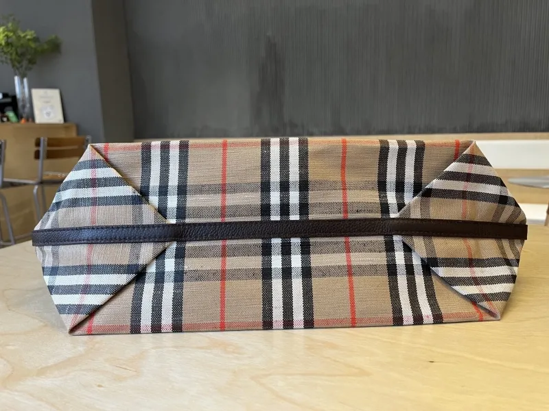 Burberry Signature Check Tote Bag - Image 9